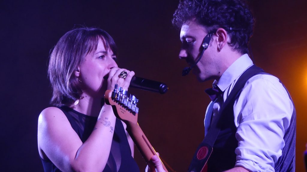 Laura et Maxime (chants)