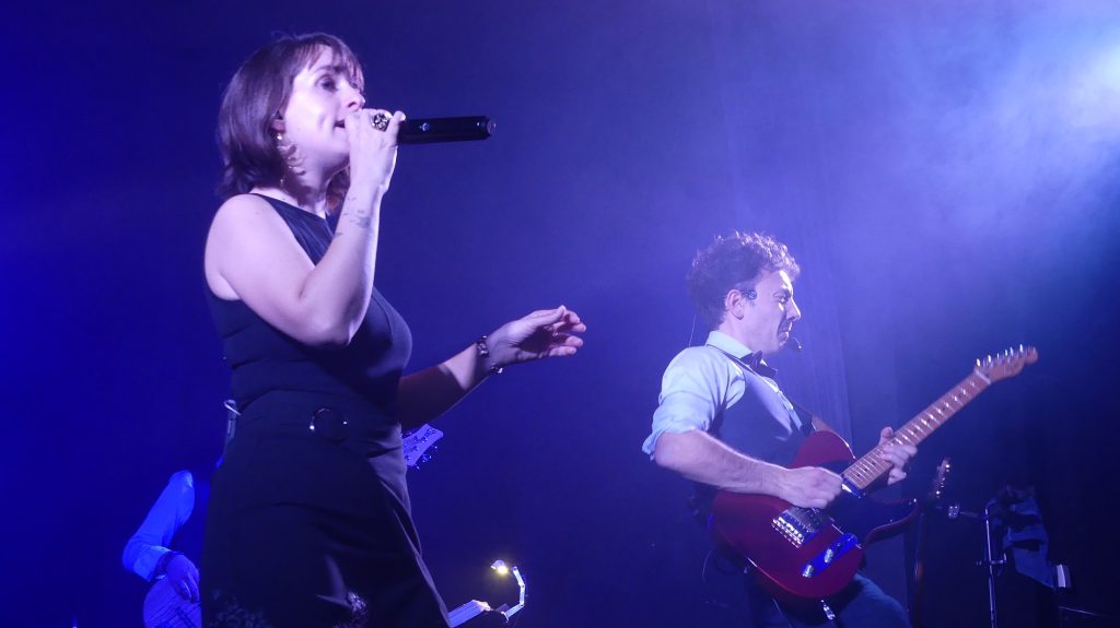 Laura (chant) et Maxime (guitare)