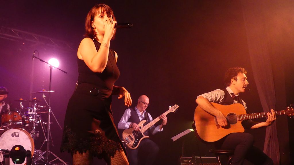 Laura (chant), Nico (basse) et Maxime (guitare-chant)