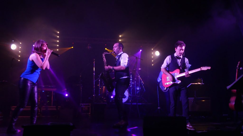 Laura (chant), Gwen (sax) et Maxime (guitare)