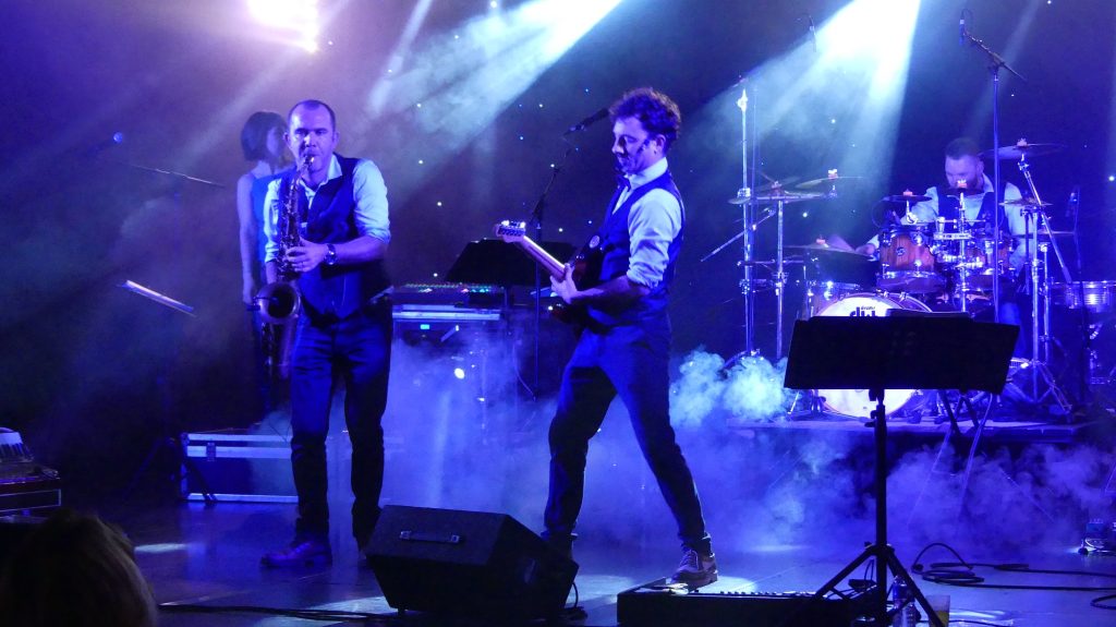 Gwen (sax) et Maxime (guitare)