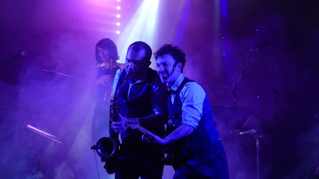 Gwen (sax) et Maxime (guitare)